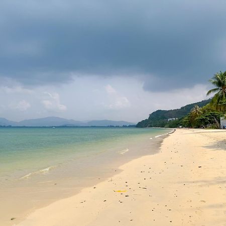 Sea Dreamer Beachfront Apartments Phuket Exterior photo