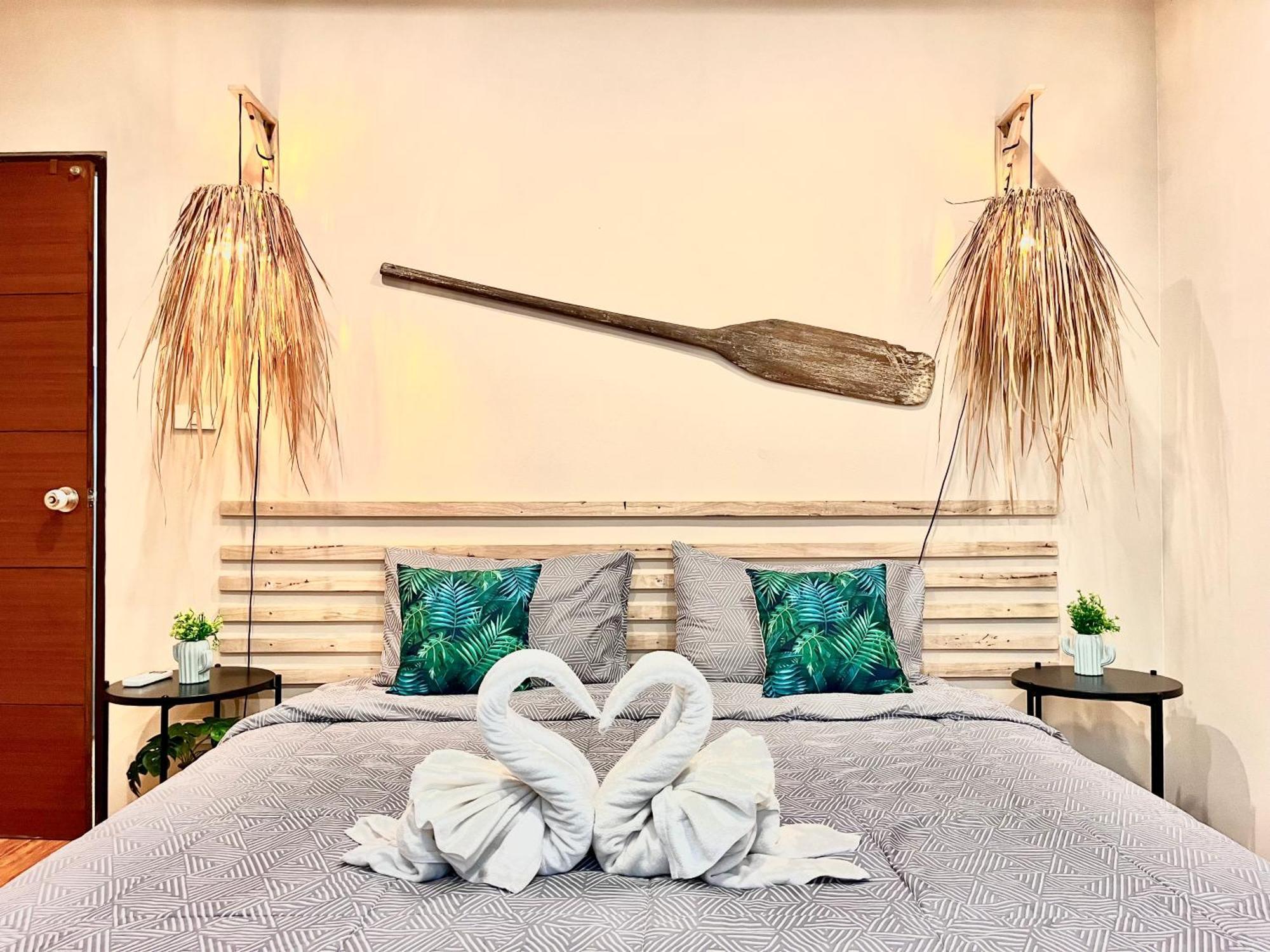Sea Dreamer Beachfront Apartments Phuket Exterior photo