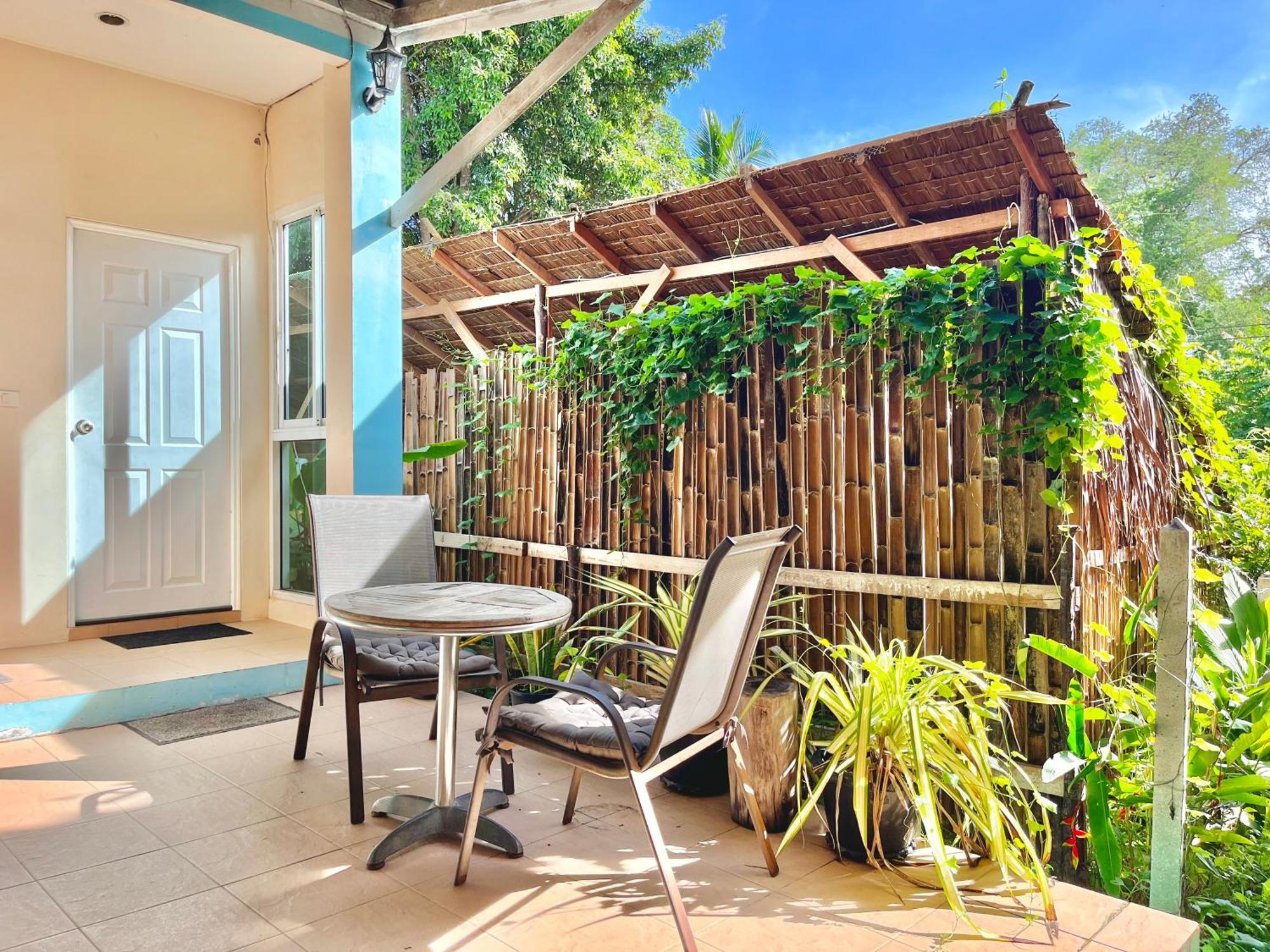 Sea Dreamer Beachfront Apartments Phuket Room photo