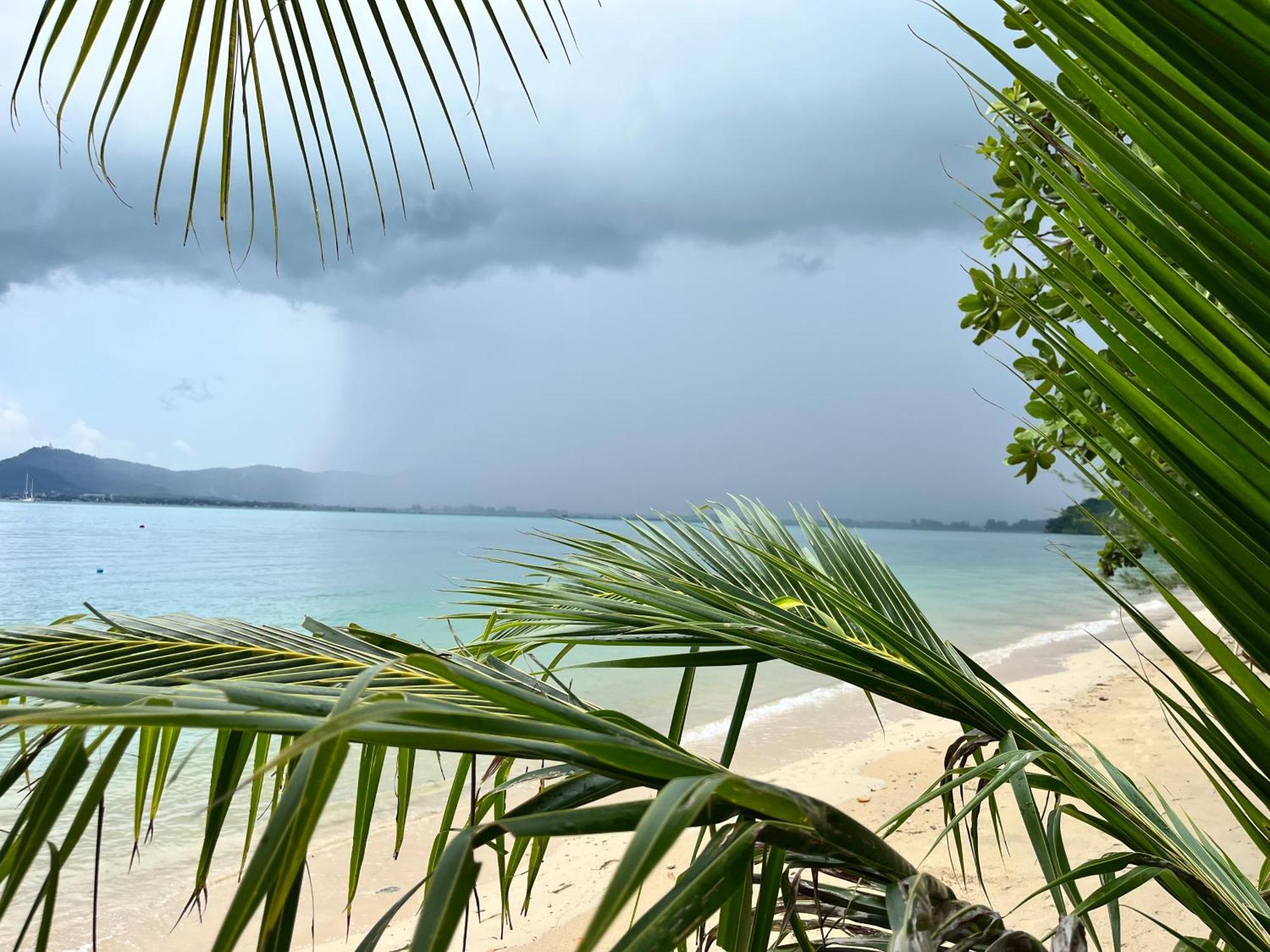 Sea Dreamer Beachfront Apartments Phuket Exterior photo