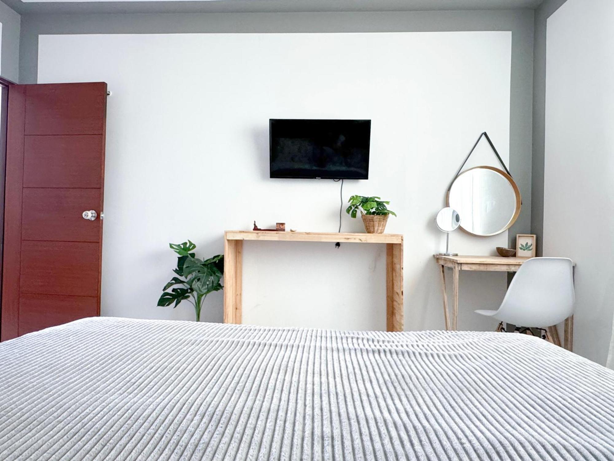 Sea Dreamer Beachfront Apartments Phuket Exterior photo