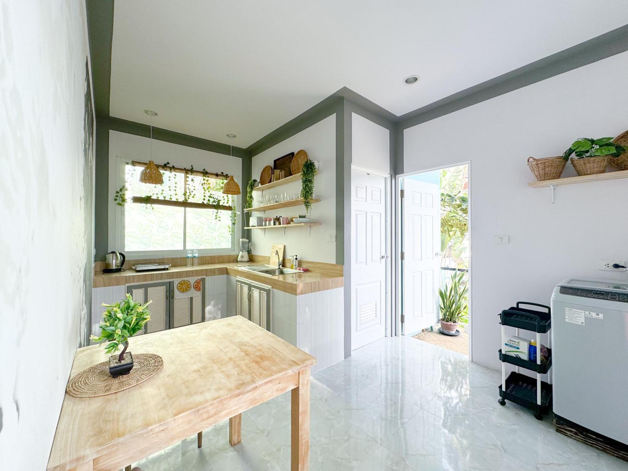 Sea Dreamer Beachfront Apartments Phuket Exterior photo