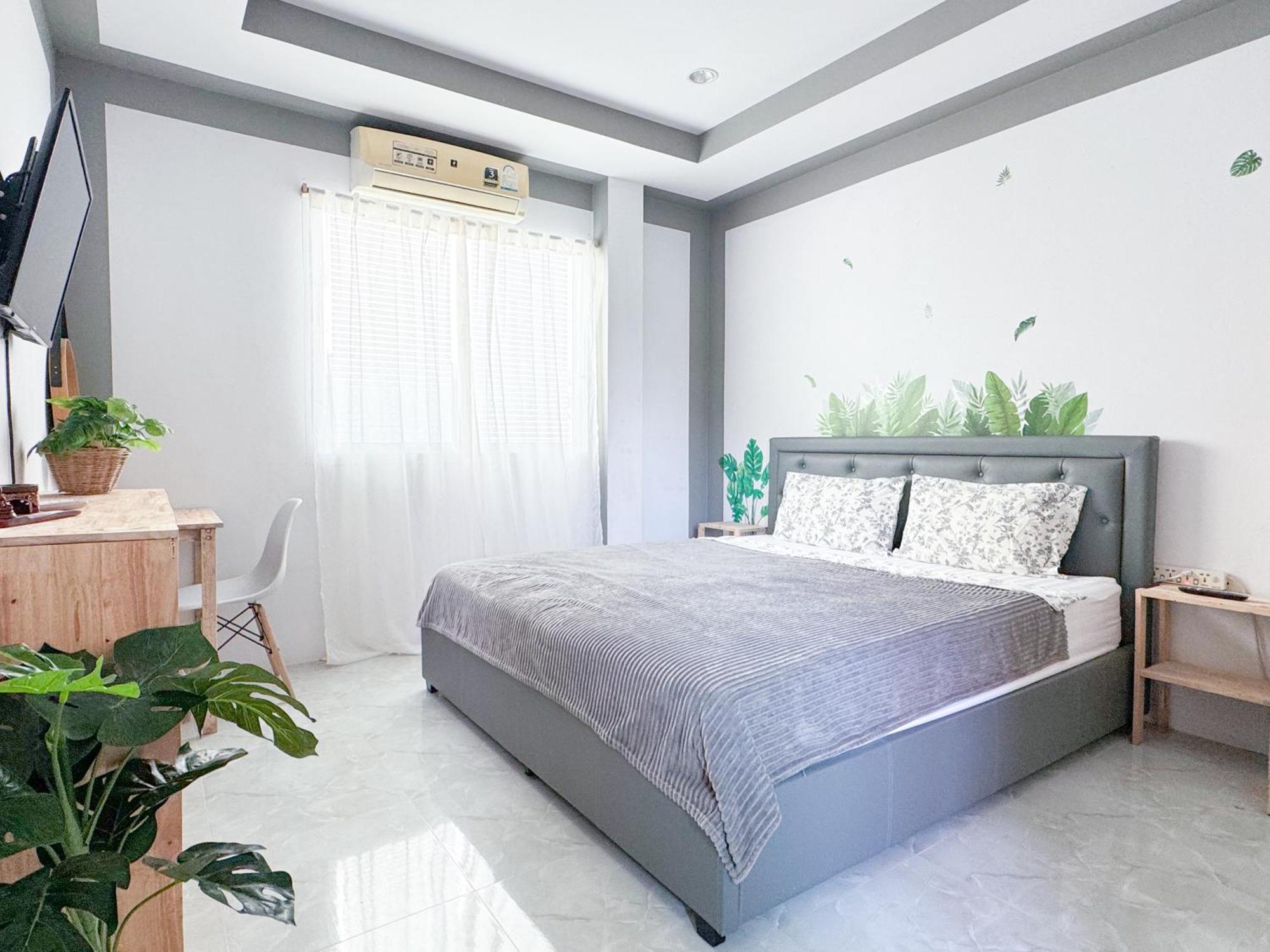 Sea Dreamer Beachfront Apartments Phuket Exterior photo