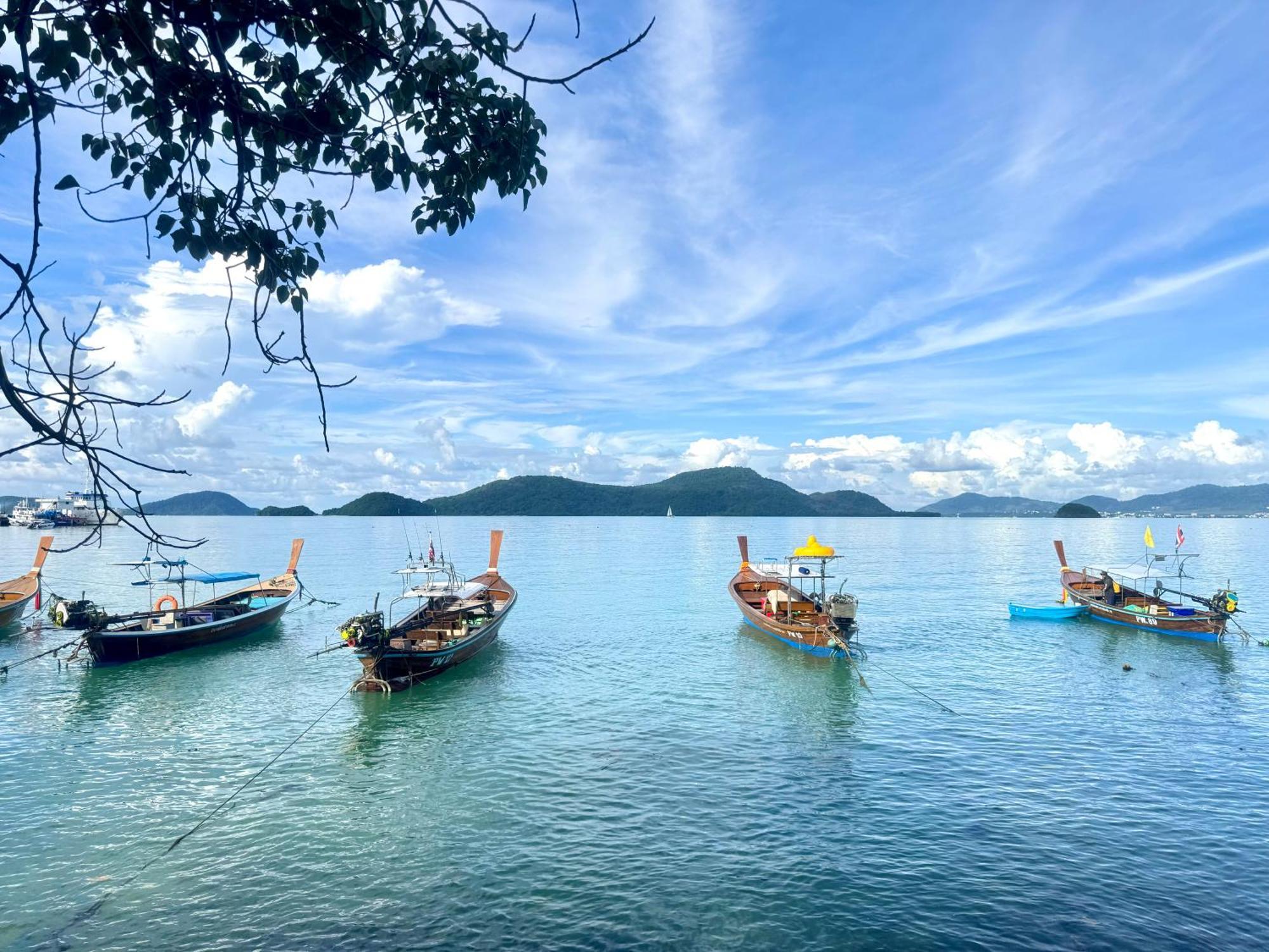 Sea Dreamer Beachfront Apartments Phuket Exterior photo